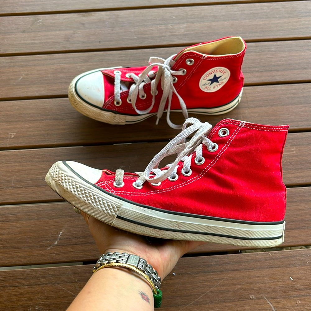 Converse All-Star high top Chuck Taylor men’s 6.5 women’s 8.5 red sneaker